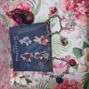 NEW Disney Frozen 2 Exclusive Pins with 2 bracelets and Elsa statue/toy
